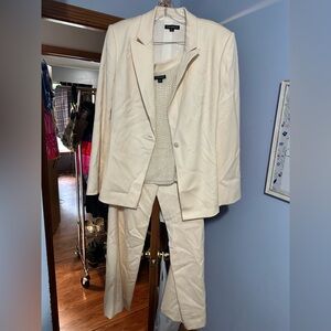Tahari Elegant Cream Blazer and Pants Set